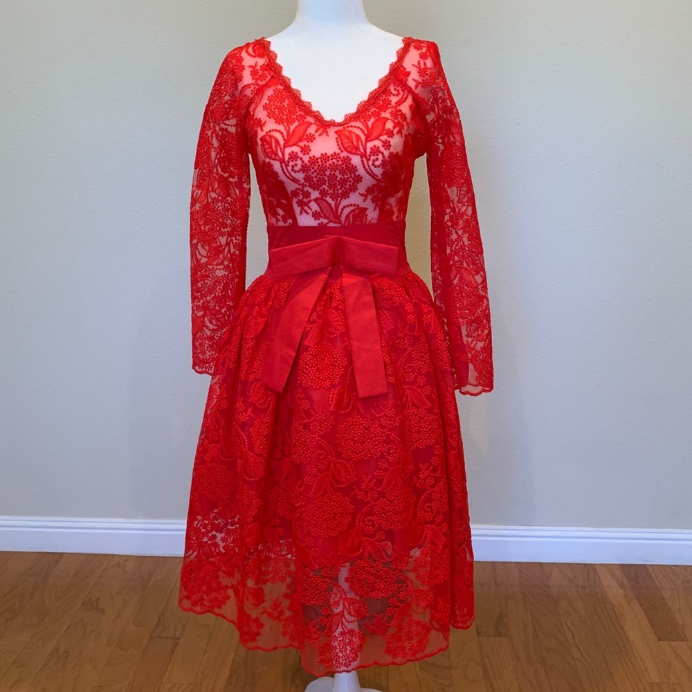 NWOT Sexy Red Embroidered Lace Backless Puff Dress
